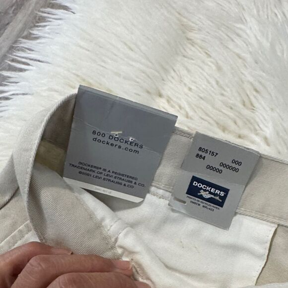 Dockers Women's Tan Trousers .Size 10 NWT - Picture 6 of 9